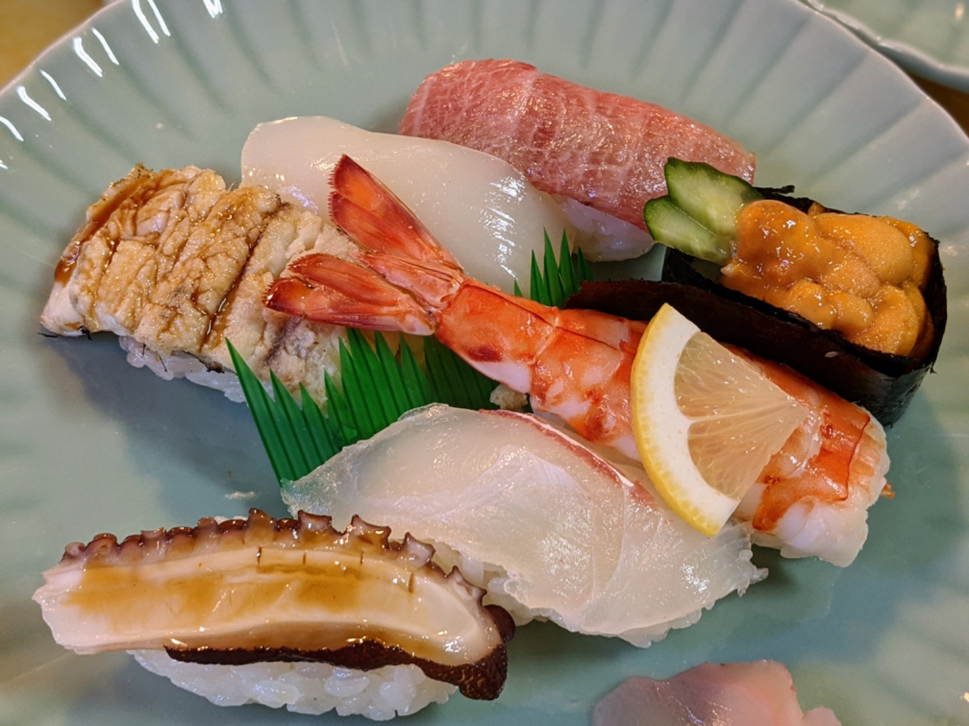 瀬戸内海の天然アナゴ入り握り寿司